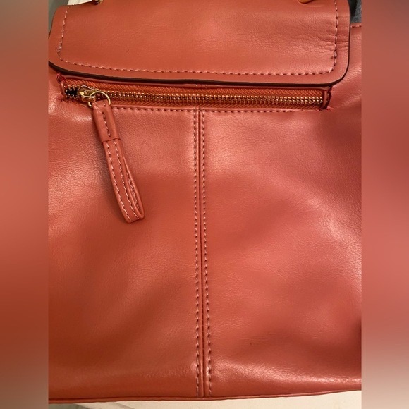 EASTSIDE VEGAN LEATHER CROSSBODY BAG IN ROSE COLOUR WITH HANDLE AND STRAP - Picture 8 of 16